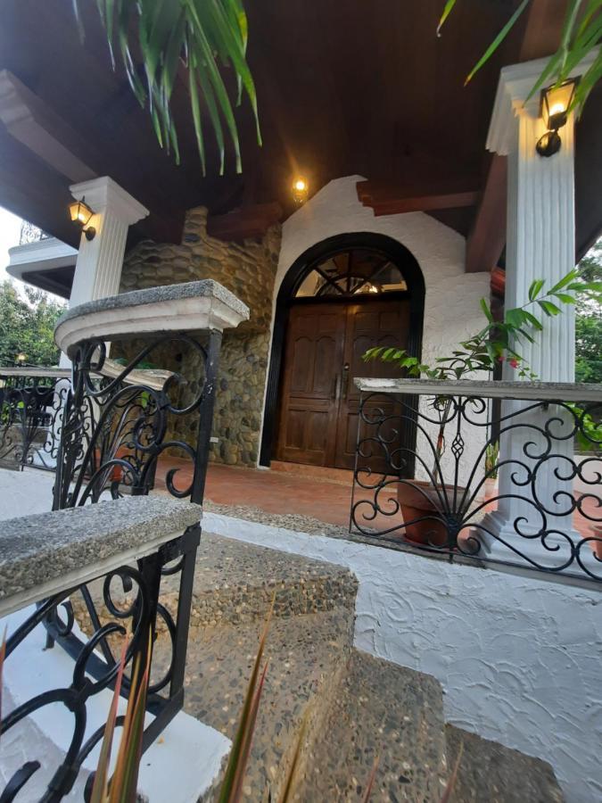 El Castillo Bed&Breakfast Angono Exterior foto