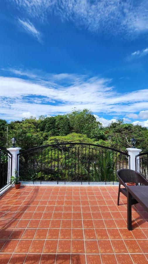 El Castillo Bed&Breakfast Angono Exterior foto