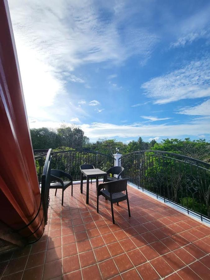 El Castillo Bed&Breakfast Angono Exterior foto