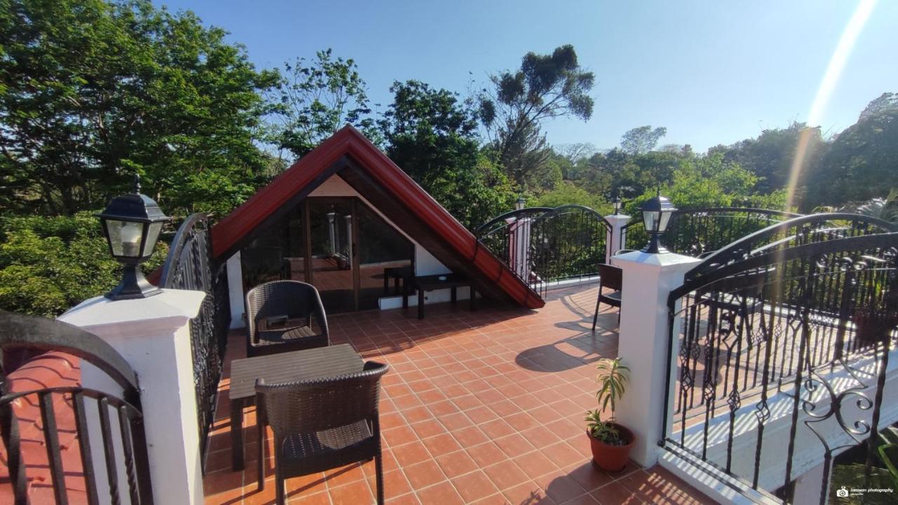 El Castillo Bed&Breakfast Angono Exterior foto